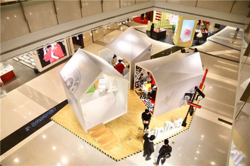 Kipling港汇全新概念店,邀请年轻人一起#就要轻潮流#