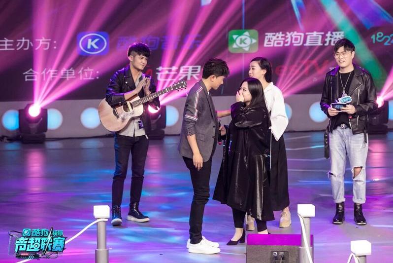 张杰直播教学香水舞 酷狗校际音超联赛掀起最燃音乐狂潮 张杰直播教学香水舞 酷狗校际音超联赛掀起最燃音乐狂潮